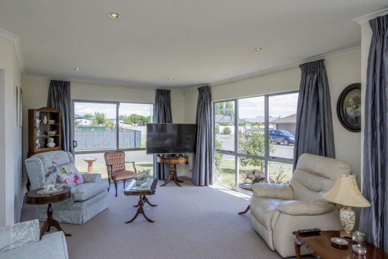 Photo of property in 16 Barry Curtis Place, Levin, 5510