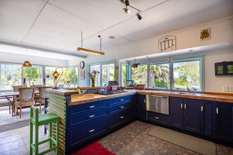 Photo of property in 124 Opouteke Road, Kaihu, 0379