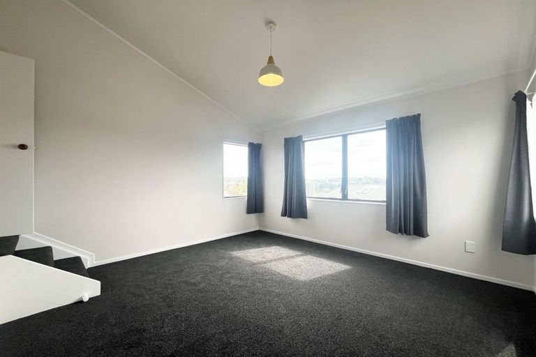 Photo of property in 2/16 Ebony Place, Massey, Auckland, 0614
