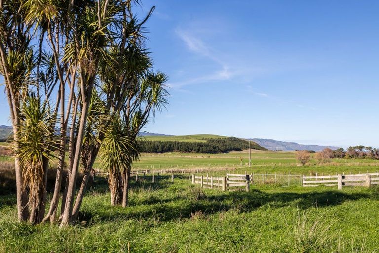 Photo of property in 32 Whangaimoana Beach Road, Whangaimoana, Pirinoa, 5772