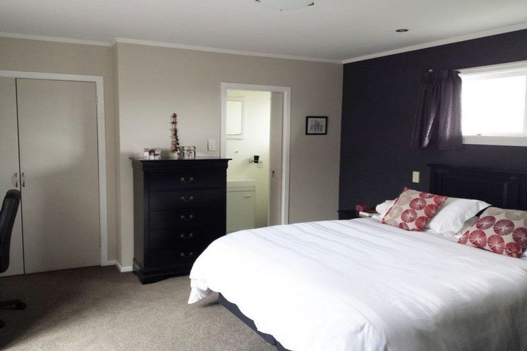 Photo of property in 6 Rarawa Place, Vogeltown, New Plymouth, 4310