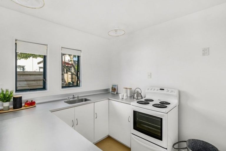 Photo of property in 2/74 Waiwhetu Road, Waiwhetu, Lower Hutt, 5010