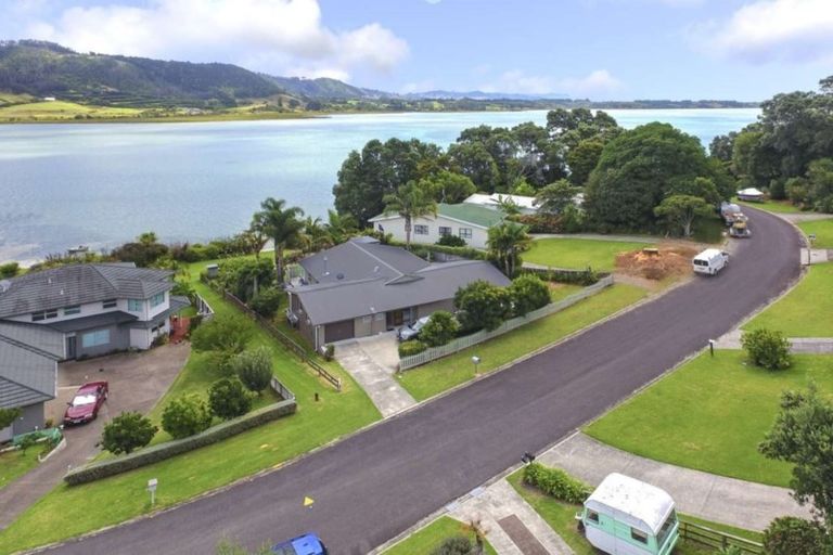 Photo of property in 25 Moana Drive, Mahia, 4198