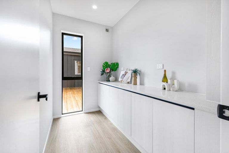 Photo of property in 63 Mcindoe Road, Kumeu, 0810