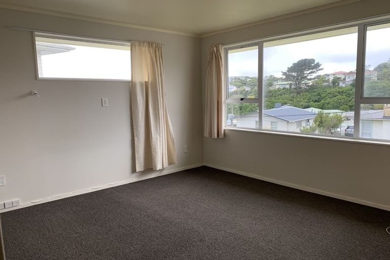 Photo of property in 4 Barclay Street, Newlands, Wellington, 6037