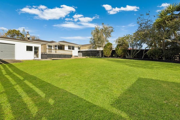 Photo of property in 33 Sunvue Road, Glen Eden, Auckland, 0602