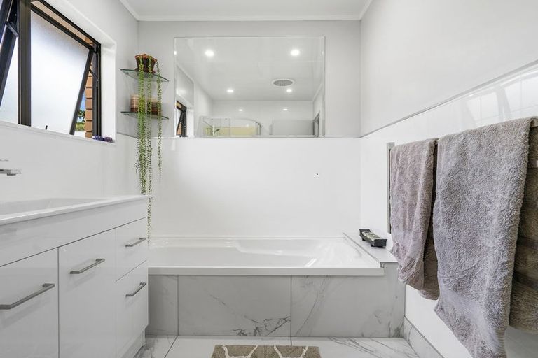 Photo of property in 12 Third Avenue, Avenues, Whangarei, 0110