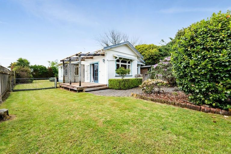 Photo of property in 10 Cameron Street, Hawera, 4610