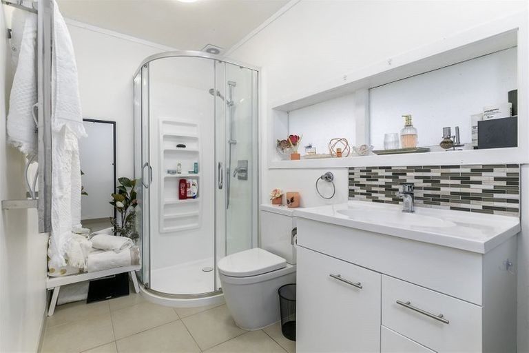 Photo of property in 19 Laurina Road, Sunnynook, Auckland, 0620