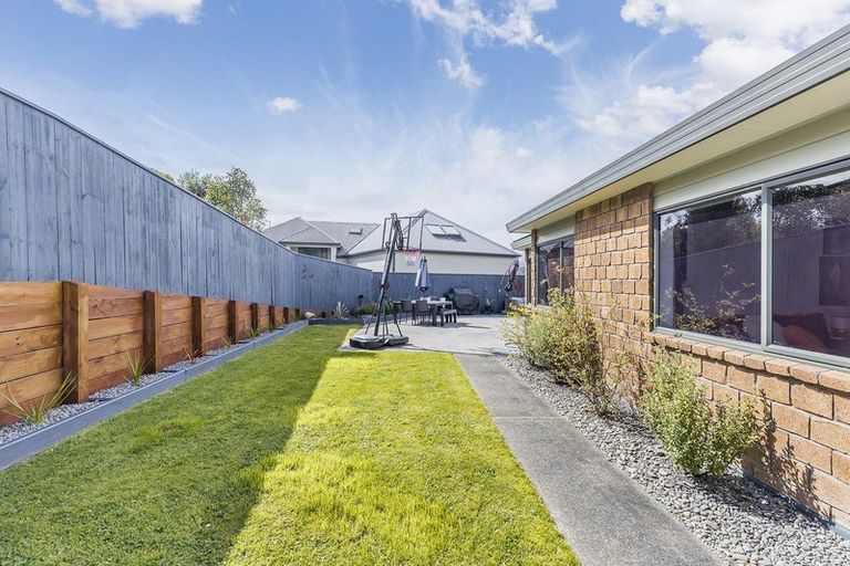 Photo of property in 2 Endeavour Drive, Whitby, Porirua, 5024