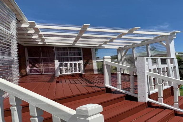 Photo of property in 1/77 Shakespeare Road, Milford, Auckland, 0620