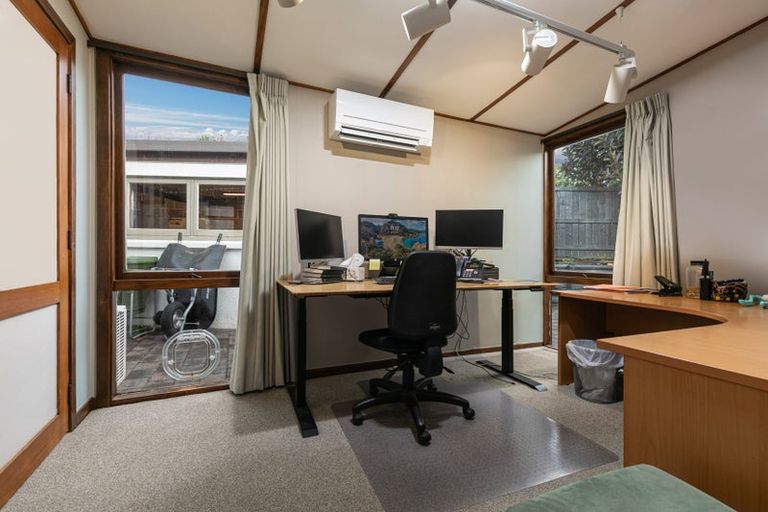 Photo of property in 15 Fairlea Road, Te Atatu South, Auckland, 0610