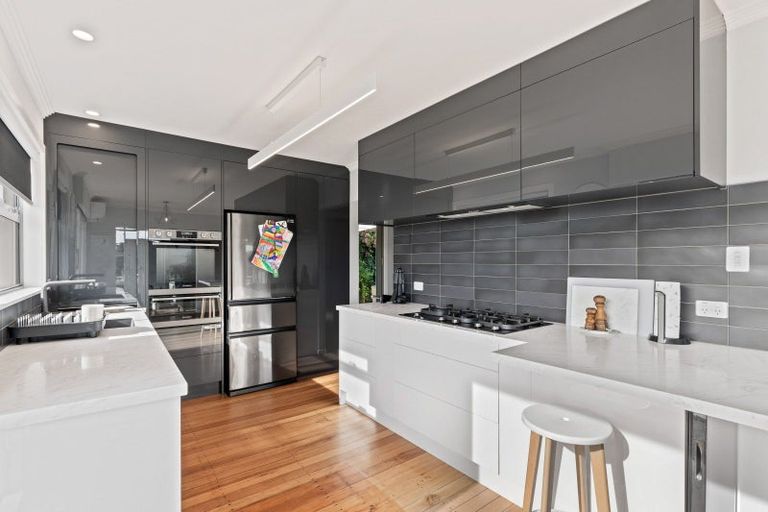 Photo of property in 1 Bonithon Avenue, Moturoa, New Plymouth, 4310