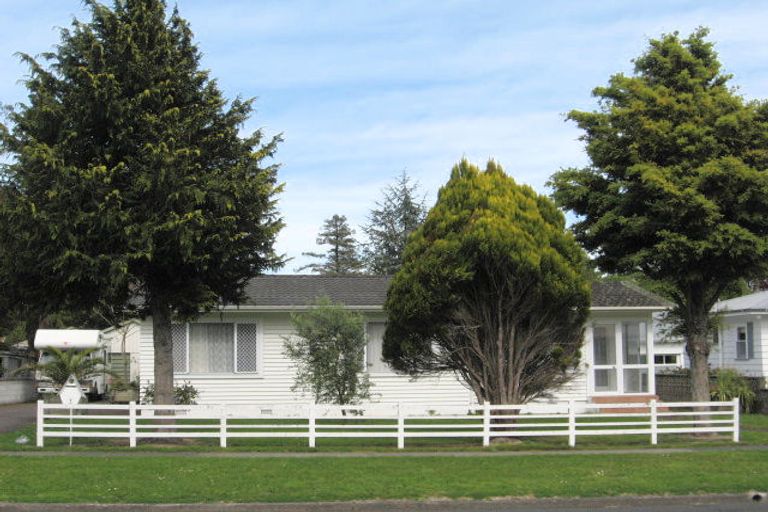 Photo of property in 3 Seddon Crescent, Whataupoko, Gisborne, 4010