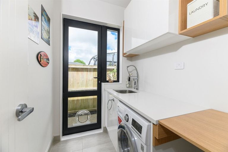 Photo of property in 14 Walter Ruddock Avenue, Kumeu, 0810