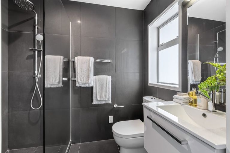 Photo of property in 1/127 Churchill Road, Rothesay Bay, Auckland, 0630