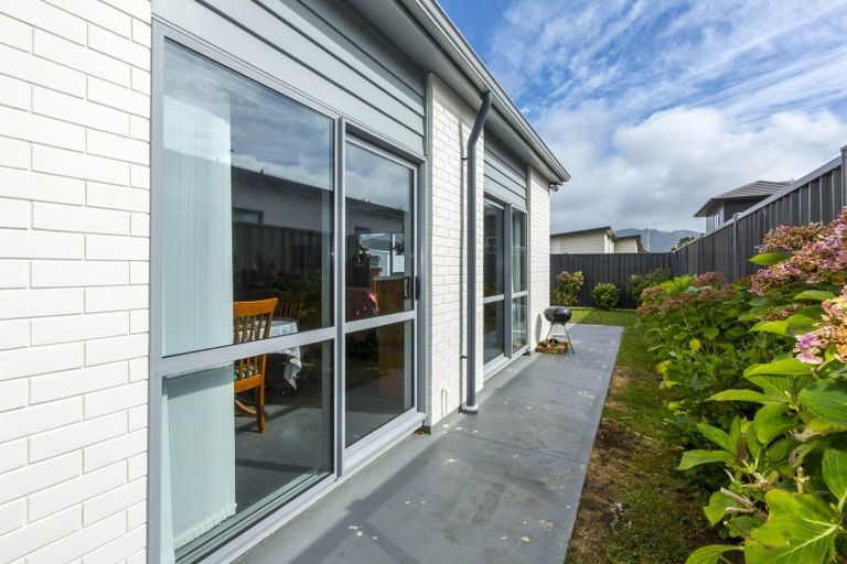 Photo of property in 12 Buddle Road, Wallaceville, Upper Hutt, 5018