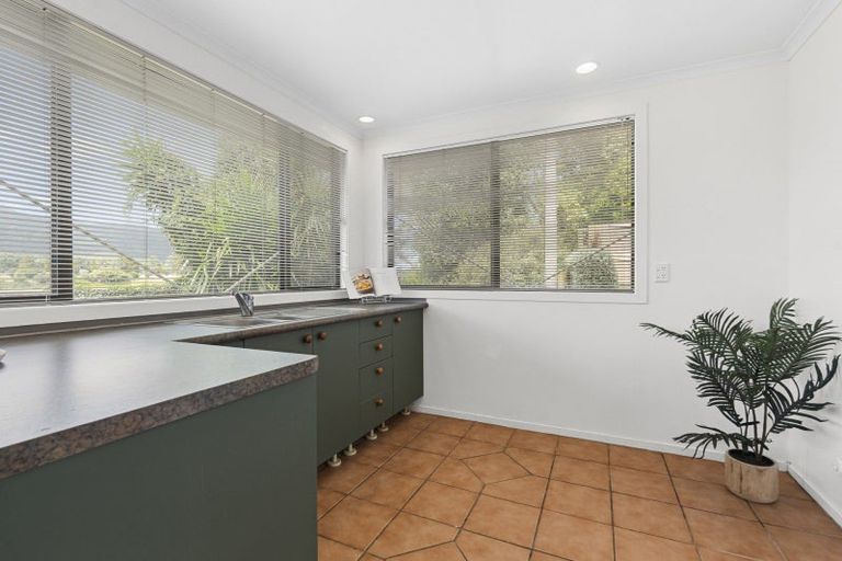 Photo of property in 12 Kaitake Place, Oakura, 4314