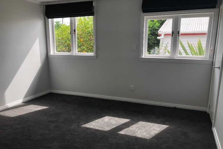 Photo of property in 25 Taupaki Road, Taupaki, Henderson, 0782