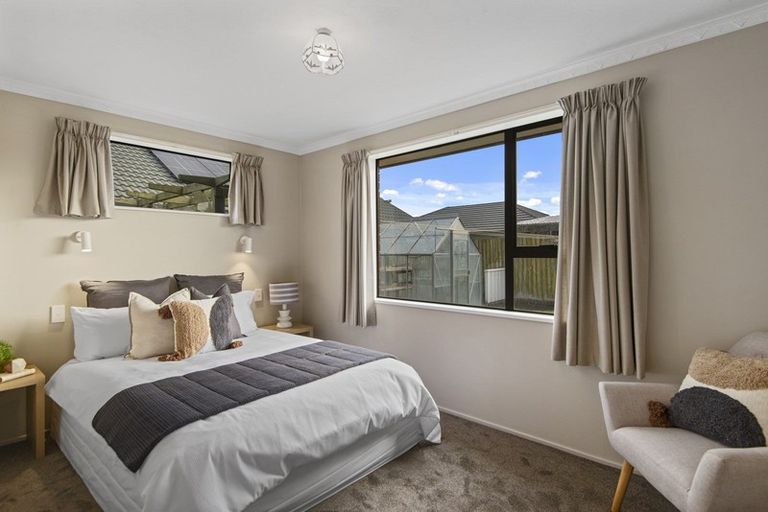 Photo of property in 11 Farm Lane, Parklands, Christchurch, 8083