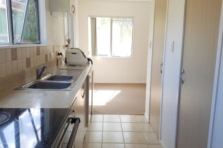 Photo of property in 2/276 East Coast Road, Milford, Auckland, 0620