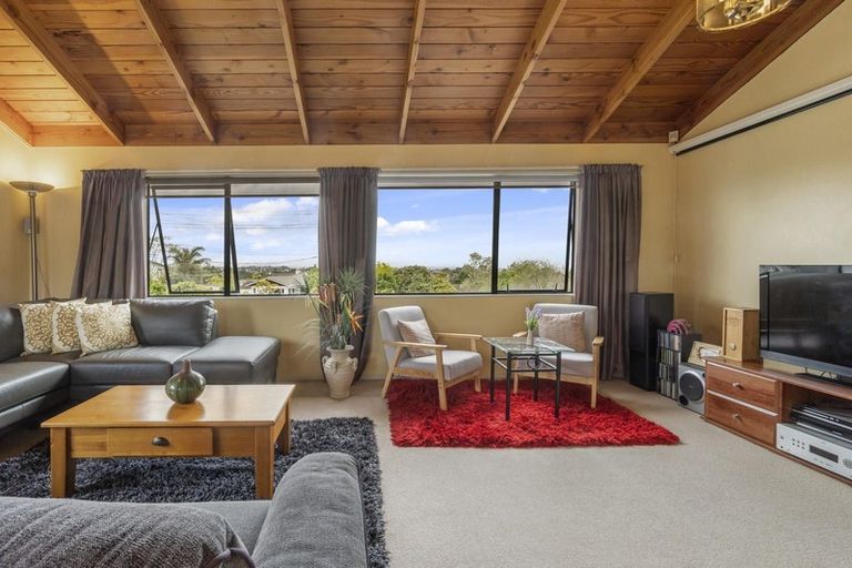 Photo of property in 1/3 Lantana Road, Green Bay, Auckland, 0604