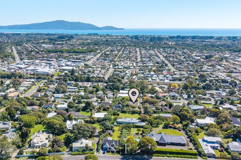 Photo of property in 53 Seddon Street, Waikanae, 5036