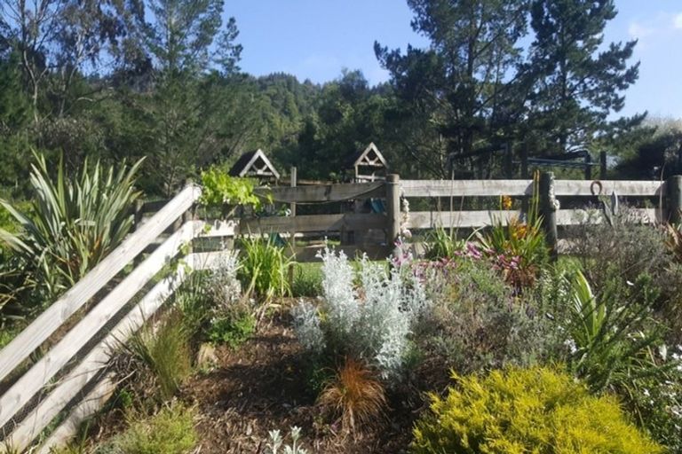 Photo of property in 185 Tahekeroa Road, Tahekeroa, Kaukapakapa, 0873