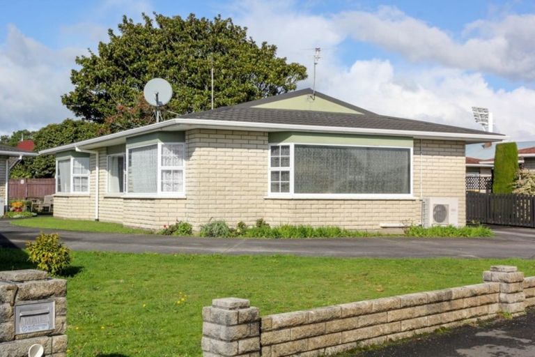 Photo of property in 1/9 Tukapa Street, Westown, New Plymouth, 4310