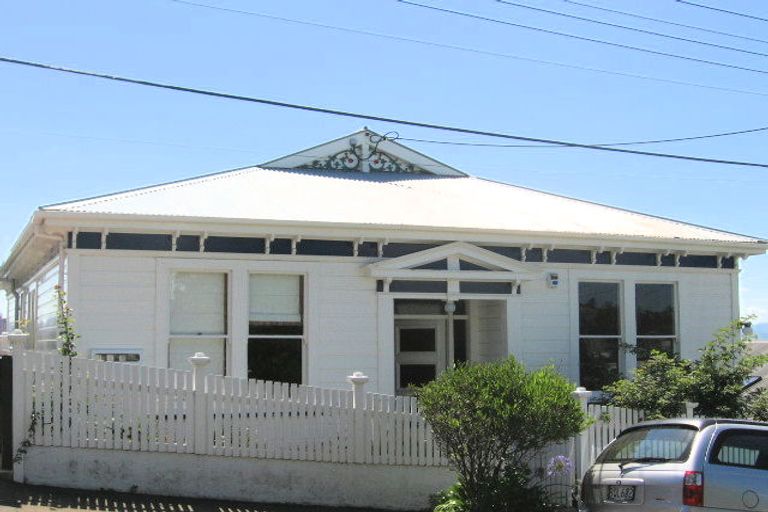 Photo of property in 10 Maarama Crescent, Aro Valley, Wellington, 6021