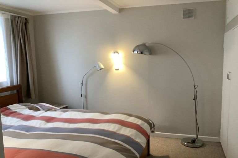 Photo of property in 18 Queens Drive, Kilbirnie, Wellington, 6022