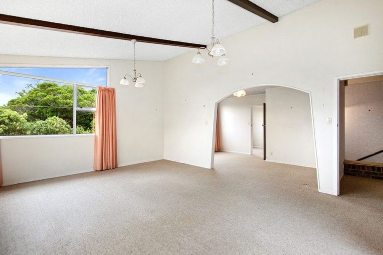 Photo of property in 94 Larsen Crescent, Tawa, Wellington, 5028