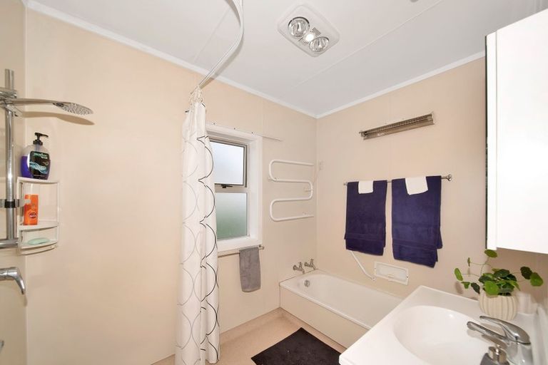 Photo of property in 28 Disraeli Street, Hawera, 4610