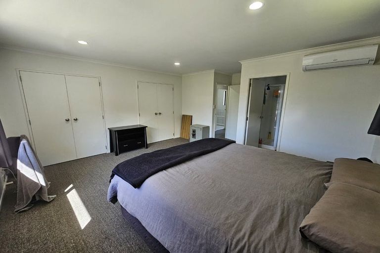 Photo of property in 68 Farnborough Drive, Grandview Heights, Hamilton, 3200