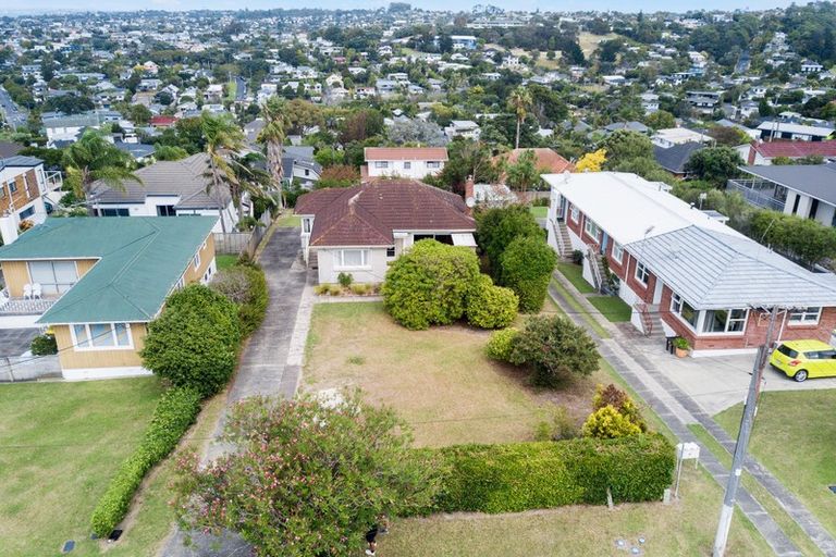 Photo of property in 16 Knights Road, Rothesay Bay, Auckland, 0630