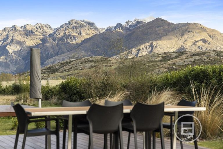 Photo of property in 16 Soudley Court, Jacks Point, Queenstown, 9371