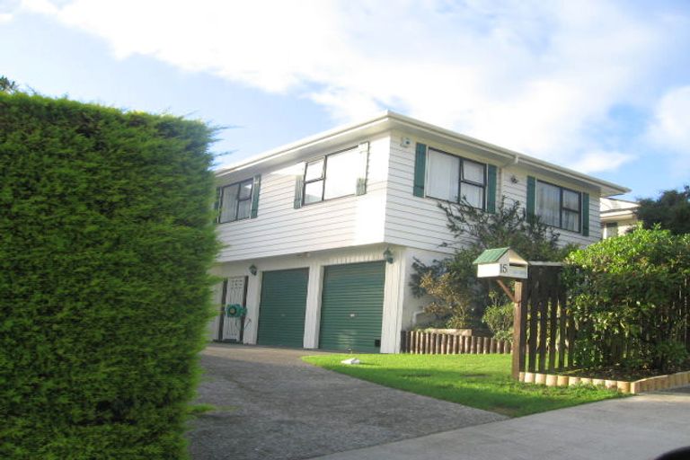 Photo of property in 15 Saint Aidans Way, Tawa, Wellington, 5028