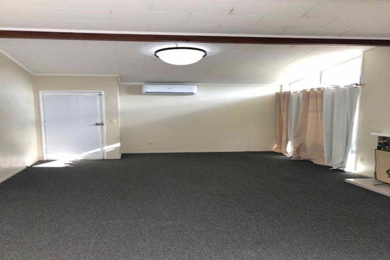 Photo of property in 47 Staverton Crescent, Mangere, Auckland, 2022