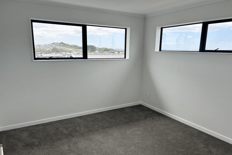 Photo of property in 19 Arawaru Avenue, Wainui, 0992