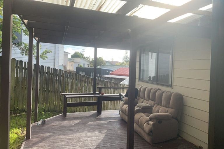 Photo of property in 10 Faram Place, Massey, Auckland, 0614