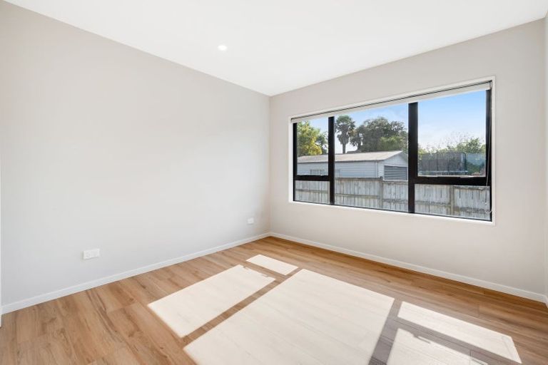 Photo of property in 43d Mirrabooka Avenue, Botany Downs, Auckland, 2010