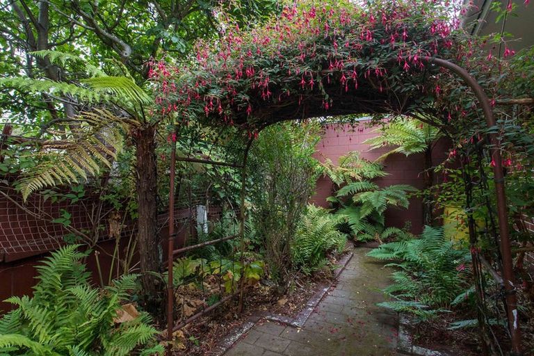 Photo of property in 2/15 Tuscany Place, Beckenham, Christchurch, 8023