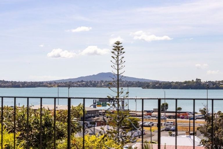 Photo of property in 2/1 Richmond Avenue, Northcote Point, Auckland, 0627