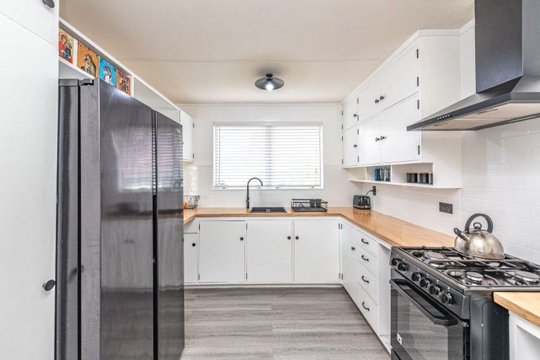 Photo of property in 12 Massey Street, Aramoho, Whanganui, 4500