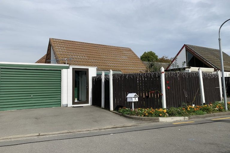 Photo of property in 43n Waimairi Road, Upper Riccarton, Christchurch, 8041