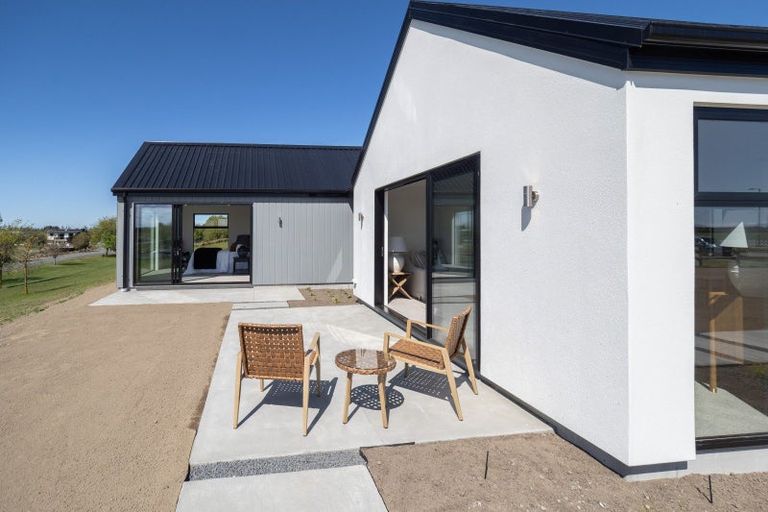 Photo of property in 14 Village Green Drive, Huntingdon, 7774