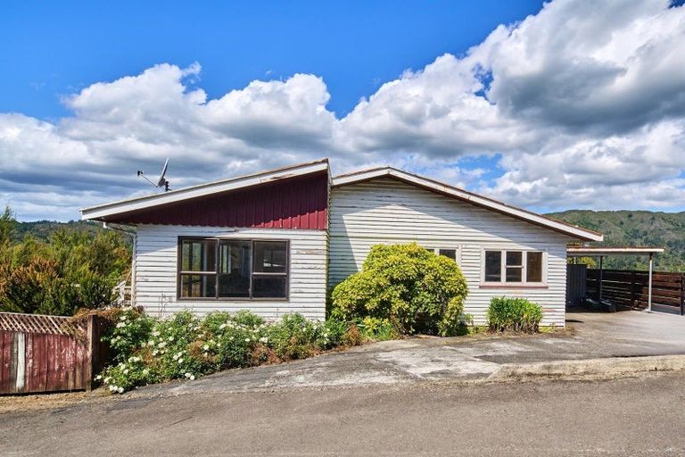 Photo of property in 73 Logie Street, Stokes Valley, Lower Hutt, 5019