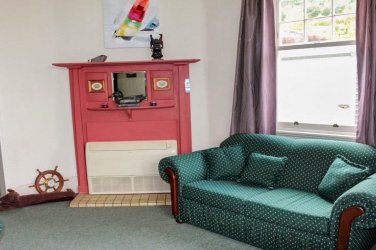 Photo of property in 144a Waikawa Road, Picton, 7220