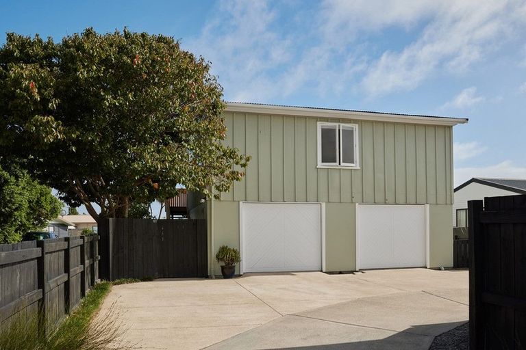 Photo of property in 4b Redditch Place, Papamoa Beach, Papamoa, 3118