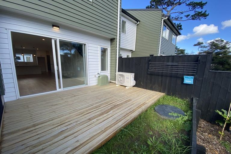 Photo of property in 39 Kaimai Avenue, Massey, Auckland, 0614